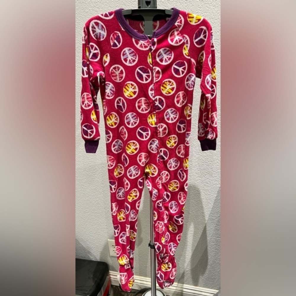 Total Girl onesie, peace signs, size S